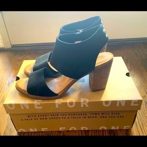 Toms Majorca Sandals black suede 9.5 size. Used but in excellent shape.